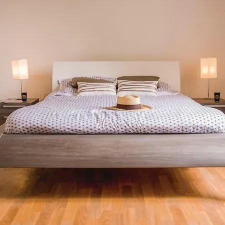 Five-bedroom Holiday In בית נופש Sembas